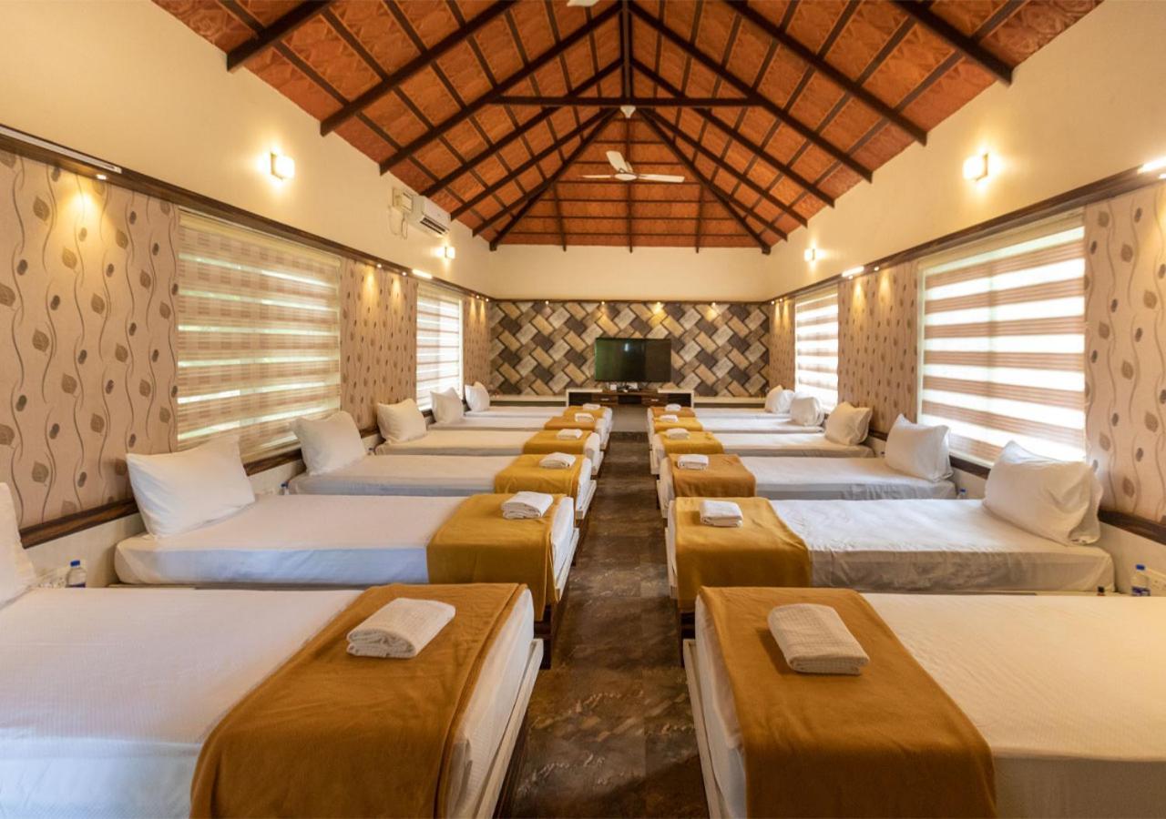 Sr Jungle Resort Coimbatore Buitenkant foto